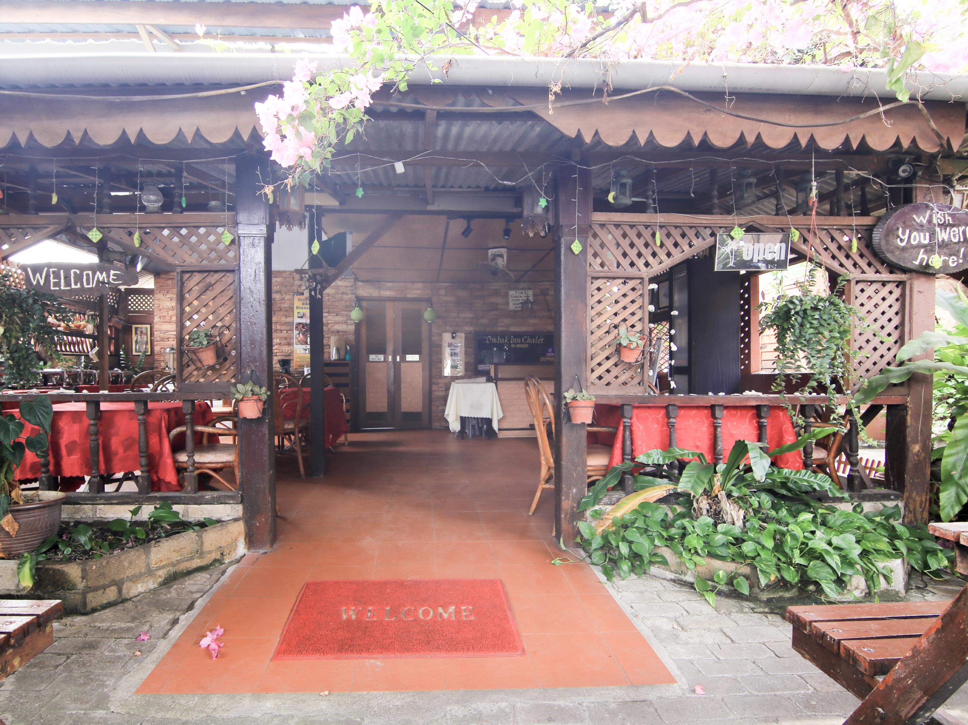 Oyo44084奥姆巴克木屋旅馆 甘榜直落尼巴 外观 照片