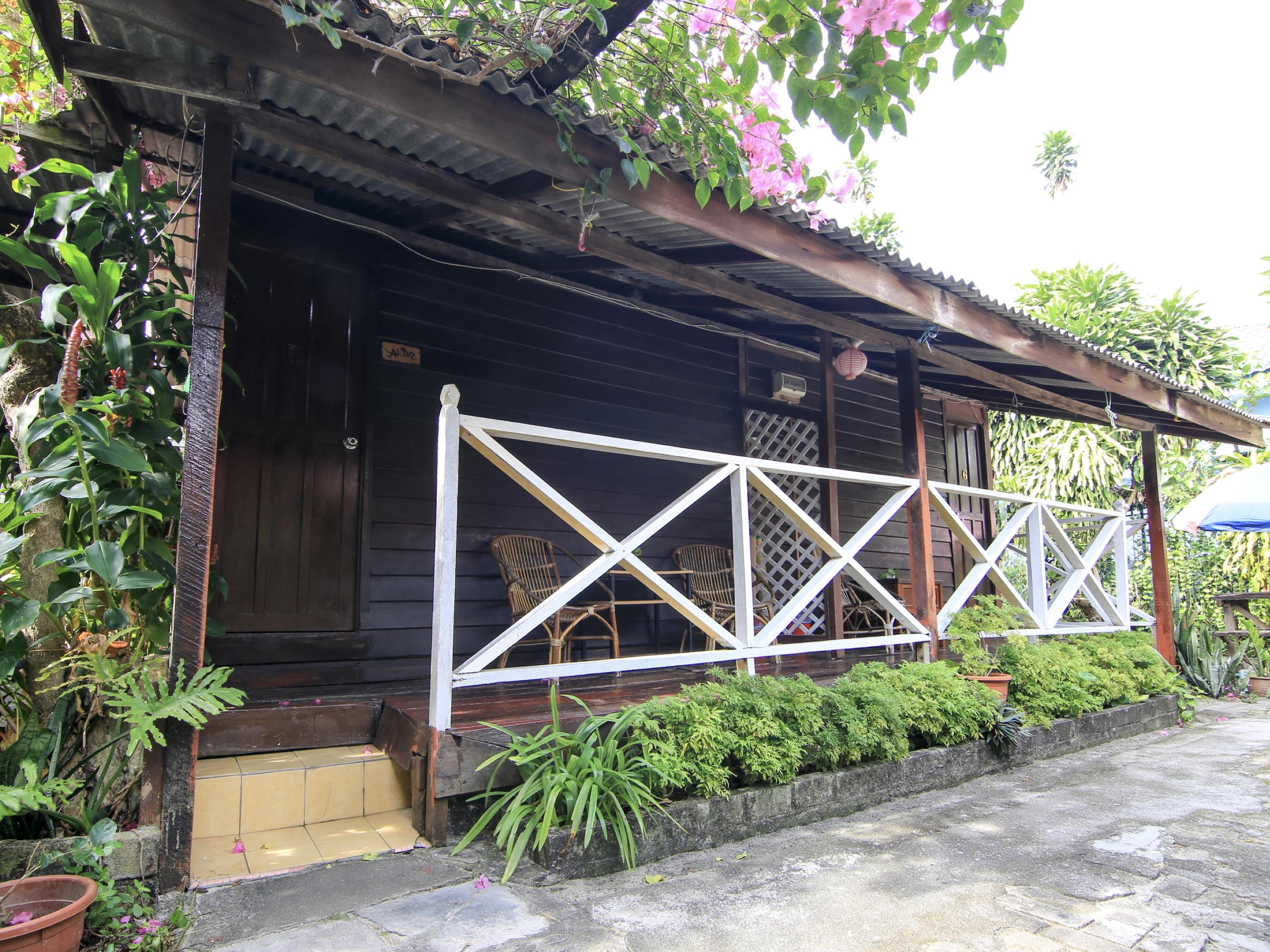 Oyo44084奥姆巴克木屋旅馆 甘榜直落尼巴 外观 照片
