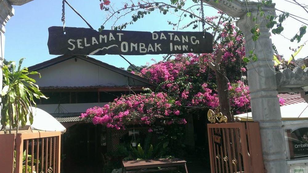 Oyo44084奥姆巴克木屋旅馆 甘榜直落尼巴 外观 照片