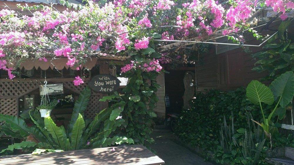 Oyo44084奥姆巴克木屋旅馆 甘榜直落尼巴 外观 照片