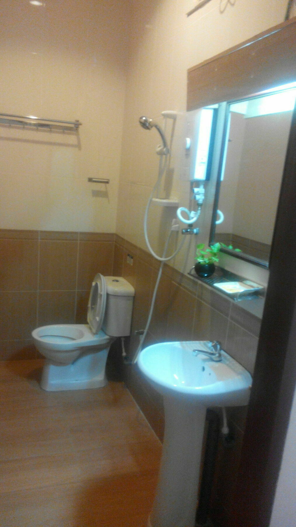 Oyo44084奥姆巴克木屋旅馆 甘榜直落尼巴 外观 照片
